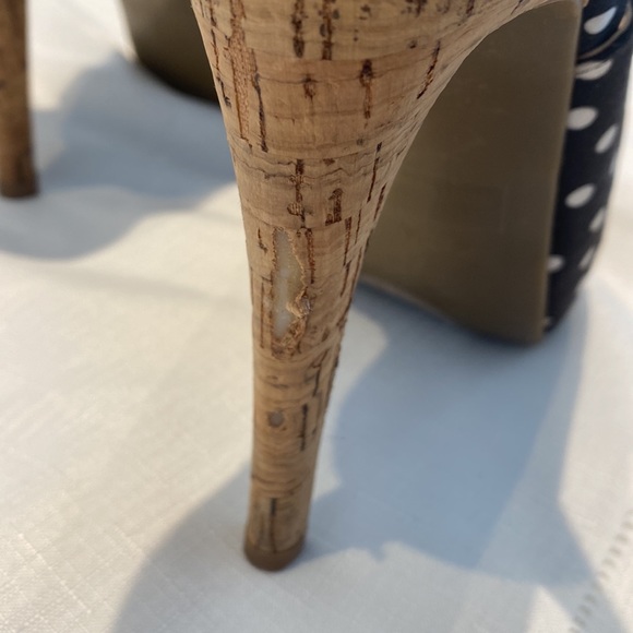 GUESS shoes size 10. - Picture 5 of 8